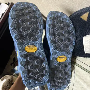 Vibram Megagrip 네이비 트레일 러닝화