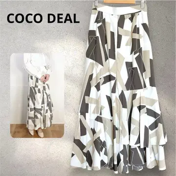 새상품급 COCO DEAL 코코딜 기하학 프린트 티어드 스커트