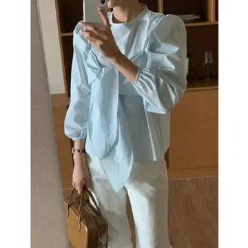 리본 포함 라이트 블루 긴팔 블라우스