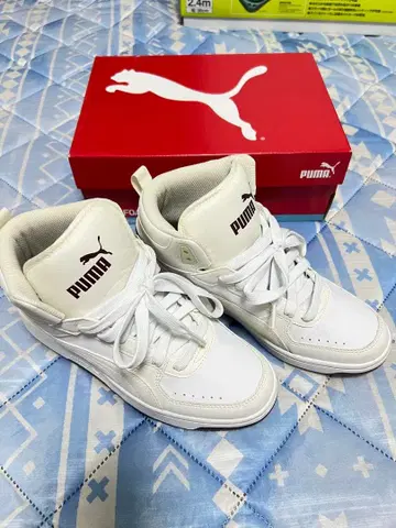 PUMA 화이트 하이컷 스니커즈