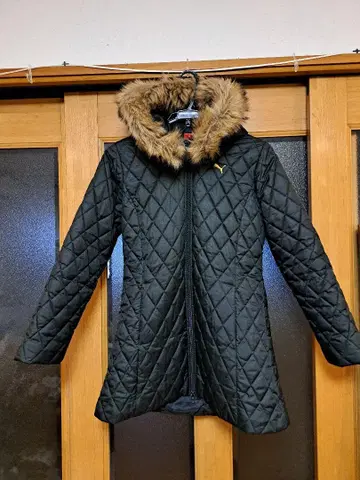 PUMA 퍼 달린 블랙 퀼팅 자켓