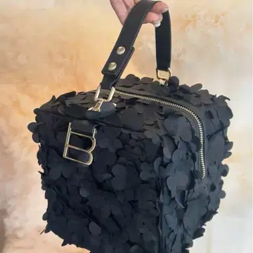 [ 새상품 ] Bibiy. B. FLORET BOX BAG 블랙