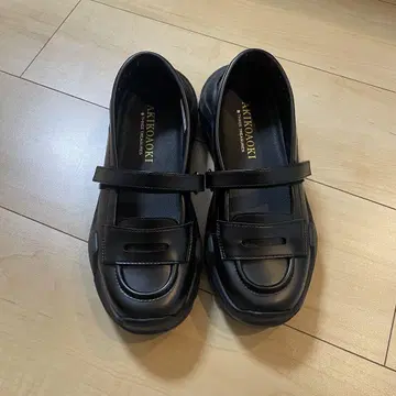 AKIKOAOKI 스트랩 로퍼