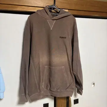 브라운 후드 부착 후드티