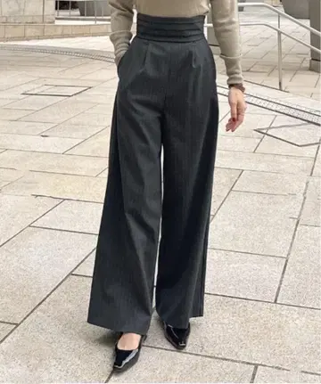 KENNE 핀스트라이프 카머 벨트 팬츠