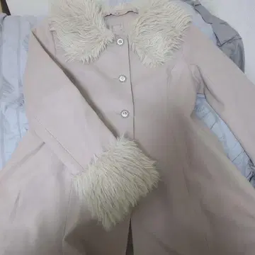 apres jour 인조 모피 칼라 코트 핑크 베이지