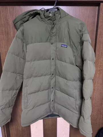 patagonia 다운 자켓 올리브색 후드 부착