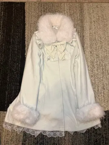 모에냐 Lily Merry 콜라보 코트 화이트 양산형