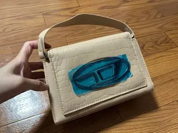 베이지 크로커다일 패턴 숄더백