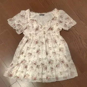 레스트로즈 L'EST ROSE 꽃무늬 프릴 반팔 상의