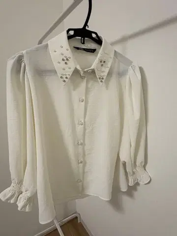 ZARA 비즈 장식 화이트 셔츠 M