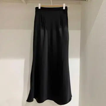 searoomlynn 새상품급! 새틴 플레어 스커트 롱