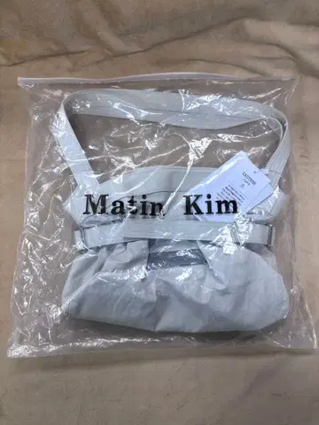 마진 김 화이트 숄더백