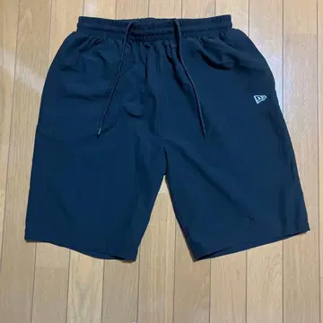 New Era 블랙 숏팬츠 M