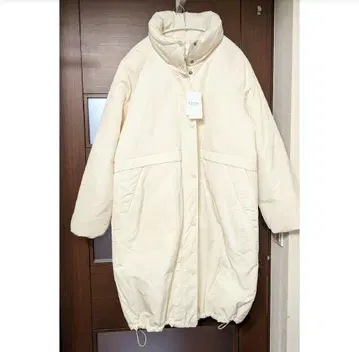 노블 에어리 퍼퍼 롱 코트 화이트 미사용