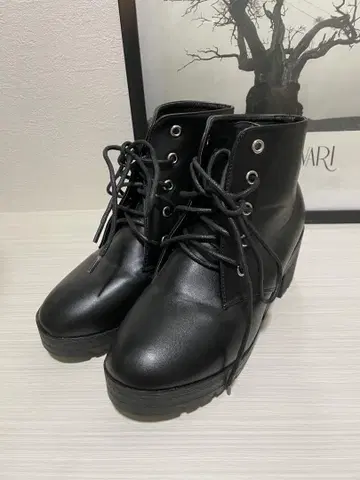 레이스업 블랙 부츠 하이힐