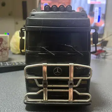 Mercedes-Benz Actros 블랙 1/18