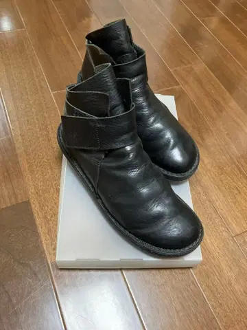 가죽 스트랩 블랙 숏부츠