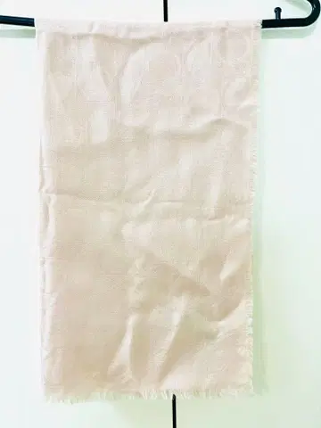 페라가모 간치니 프린트 스톨