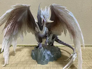 현상품 제일복권 몬스터 헌터 이베르카나 아이스본 피규어