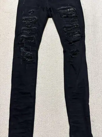 mnml 블랙 데님 슬림 핏 데미지 가공