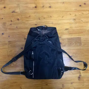 블랙 나일론 백팩