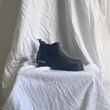 STUTTERHEIM 블랙 첼시 부츠