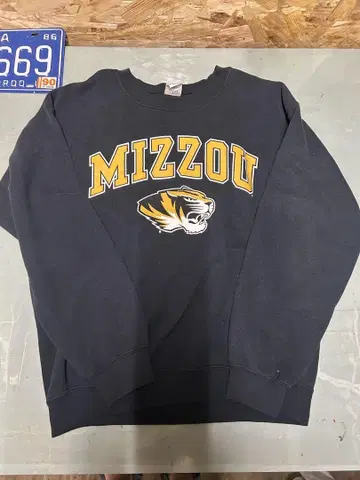MIZZOU 로고 맨투맨 트레이닝복 구제 의류
