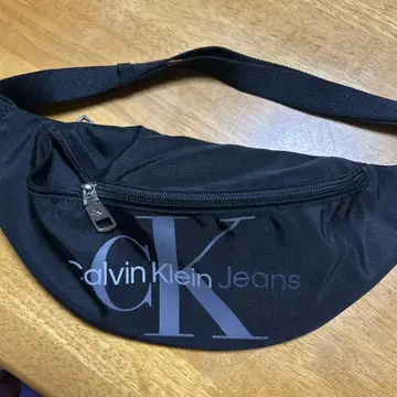 Calvin Klein Jeans 바디백 블랙