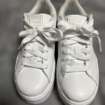 Puma 화이트 통굽 스니커즈 24.5cm