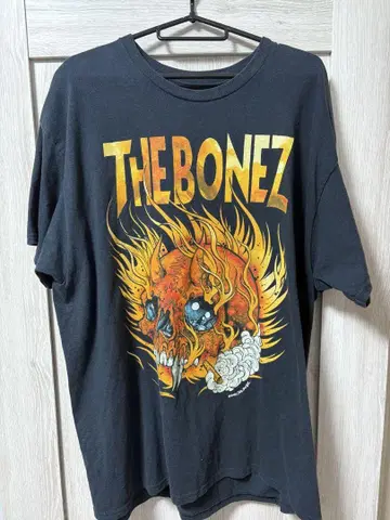 The BONEZ 티셔츠