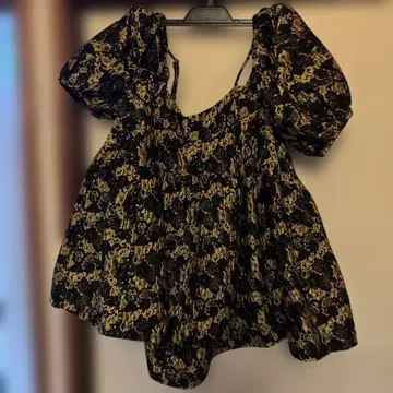 MAISON SPECIAL 꽃무늬 퍼프 슬리브 상의 프리 사이즈