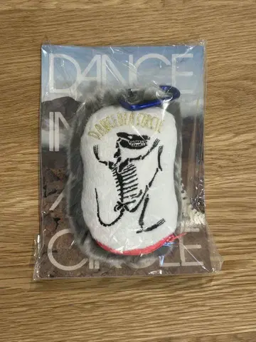 YUKI DANCE IN A CIRCLE 키링