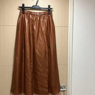 비어즐리 새상품급 브라운 가죽풍 플레어 스커트
