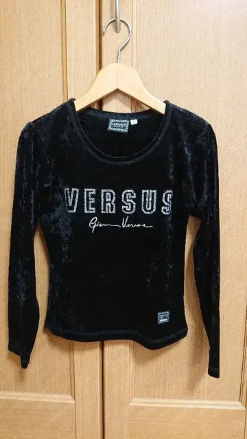 VERSUS 블랙 벨로아 긴팔 T셔츠 S