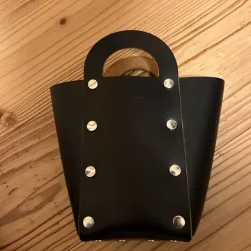 Hender Scheme 블랙 가죽 핸드백