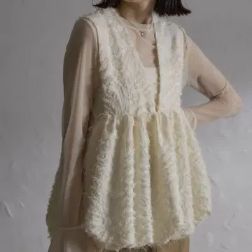 each 깊은 V넥 프린지 자카드 벌룬 페플럼 베스트 아이보리