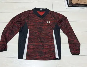 Under Armour 스트라이프 패턴 긴팔 나일론 셔츠