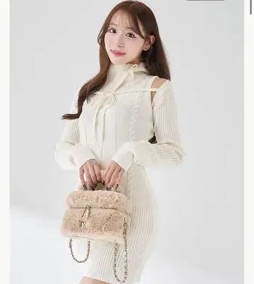 다리치 디자인 넥 니트 미니 원피스 IVO 아이보리