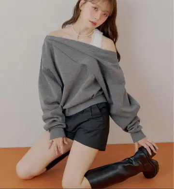 Chico(치코) 원숄더 어깨 레이스 탑 오프숄더 그레이