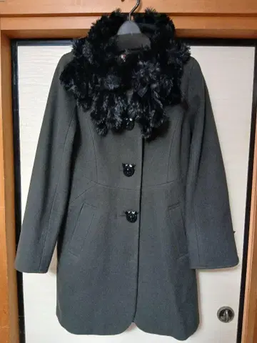알베로베로 돼지 비즈 버튼 옷깃 장식이 귀여운 울 코트
