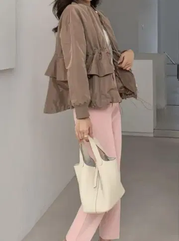 벌스데이 바쉬 프릴 점퍼 숏 베이지