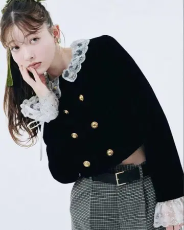 LILY BROWN 스캘럽 비쥬 어태치드 자켓