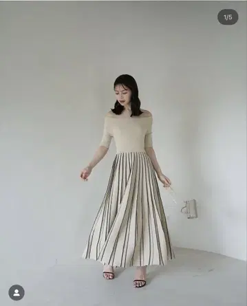laubeblancOff shoulder Pleats knit dress