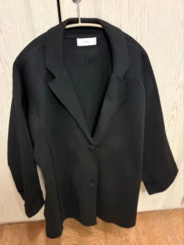 HARE 블랙 테일러드 자켓