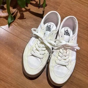 VANS 화이트 스니커즈