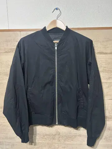 Lanigiro 블랙 점퍼