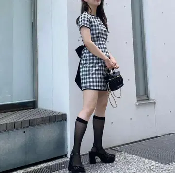 NOMAE 백 오픈 리본 미니 원피스 블랙