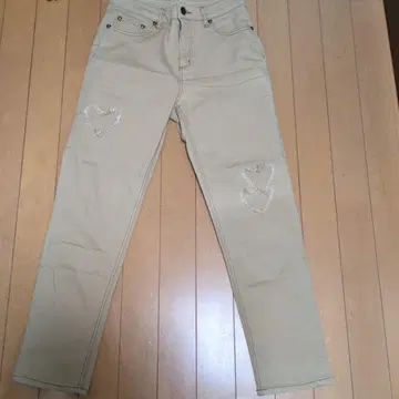베이지 하트형 데미지 치노 팬츠 앤드러브 스키니 팬츠