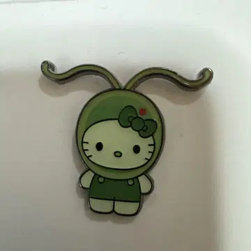Algae X Hello Kitty 시크릿 핀 배지 알게 키티 일본관